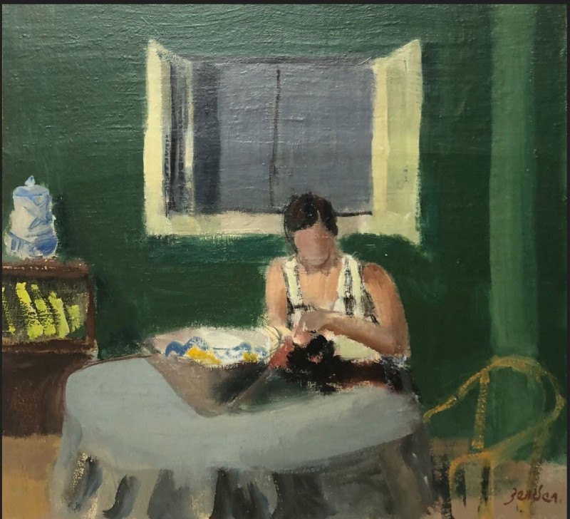 Frau am Tisch sitzend